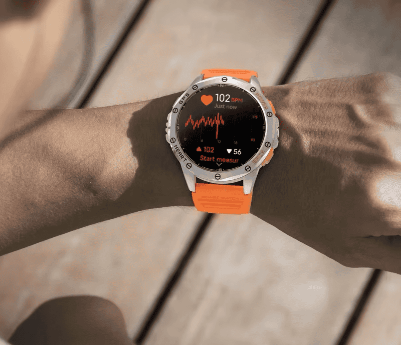 Zegarek sportowy IWatches z funkcją monitorowania tętna i aktywności fizycznej.