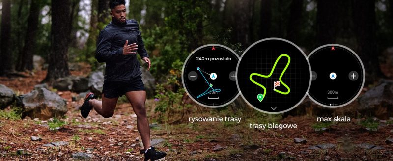 Mężczyzna biegnie w lesie z zegarkiem sportowym IWatches na nadgarstku.