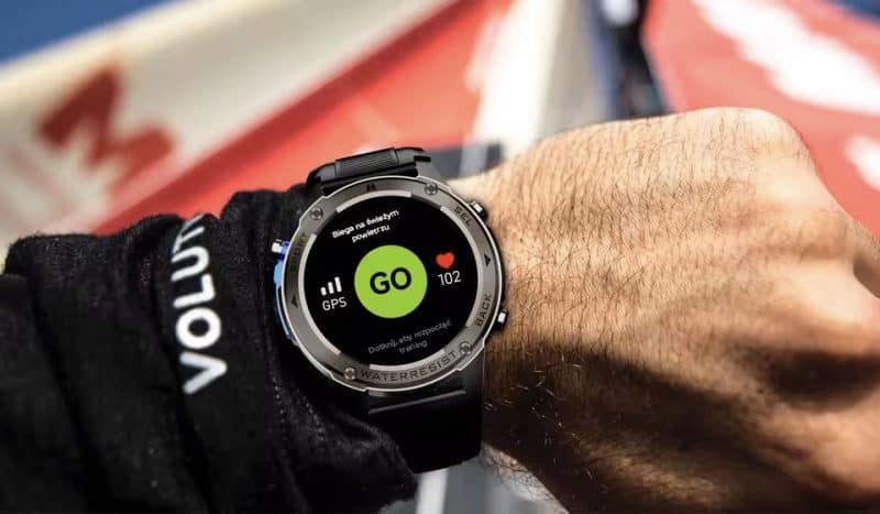 Zegarek IWatches z funkcją GPS i monitorowaniem zdrowia, idealny dla aktywnych użytkowników.