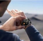 Smartwatch sportowy na nadgarstku, funkcje fitness i monitorowania zdrowia Smartwatch sportowy na nadgarstku z funkcjami fitness i monitorowania zdrowia, idealny dla aktywnych.