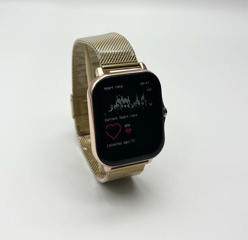 Smartwatch z ekranem dotykowym i paskiem z siateczki, idealny do codziennego użytku.