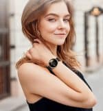 Zegarek damski IWatches na nadgarstku Zegarek damski IWatches na nadgarstku, elegancki i nowoczesny, idealny na co dzień i specjalne okazj.